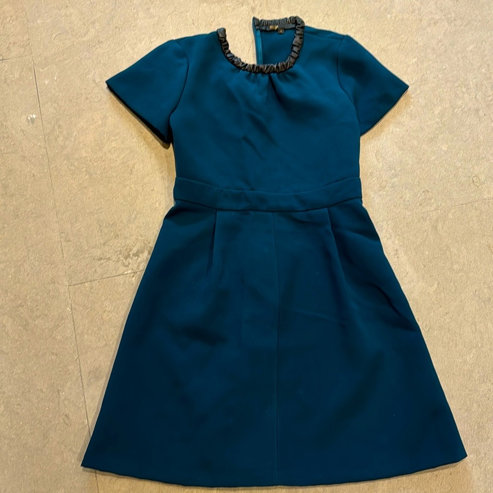 Make very green blue dress